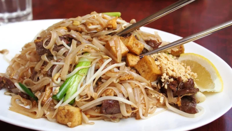 Pad thai – domowa wersja z prostych składników