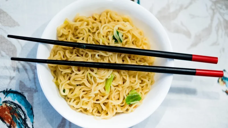 Przekąski świata: od amerykańskich słodyczy po azjatycki ramen i viralowe hity